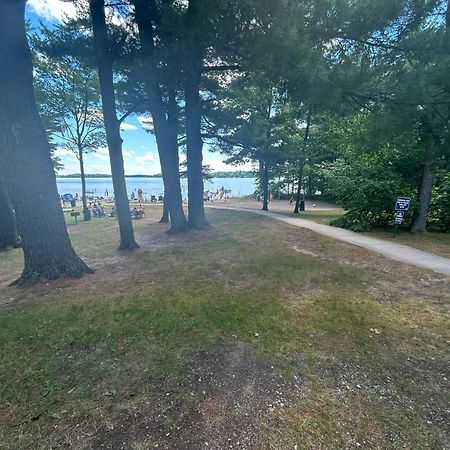 Long Lake Retreat- Hot Tub, Pool Table, Firepit 트래버스 시티 외부 사진