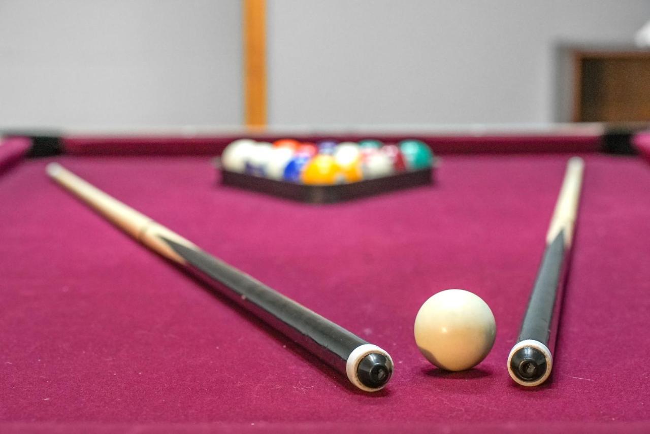 Long Lake Retreat- Hot Tub, Pool Table, Firepit 트래버스 시티 외부 사진